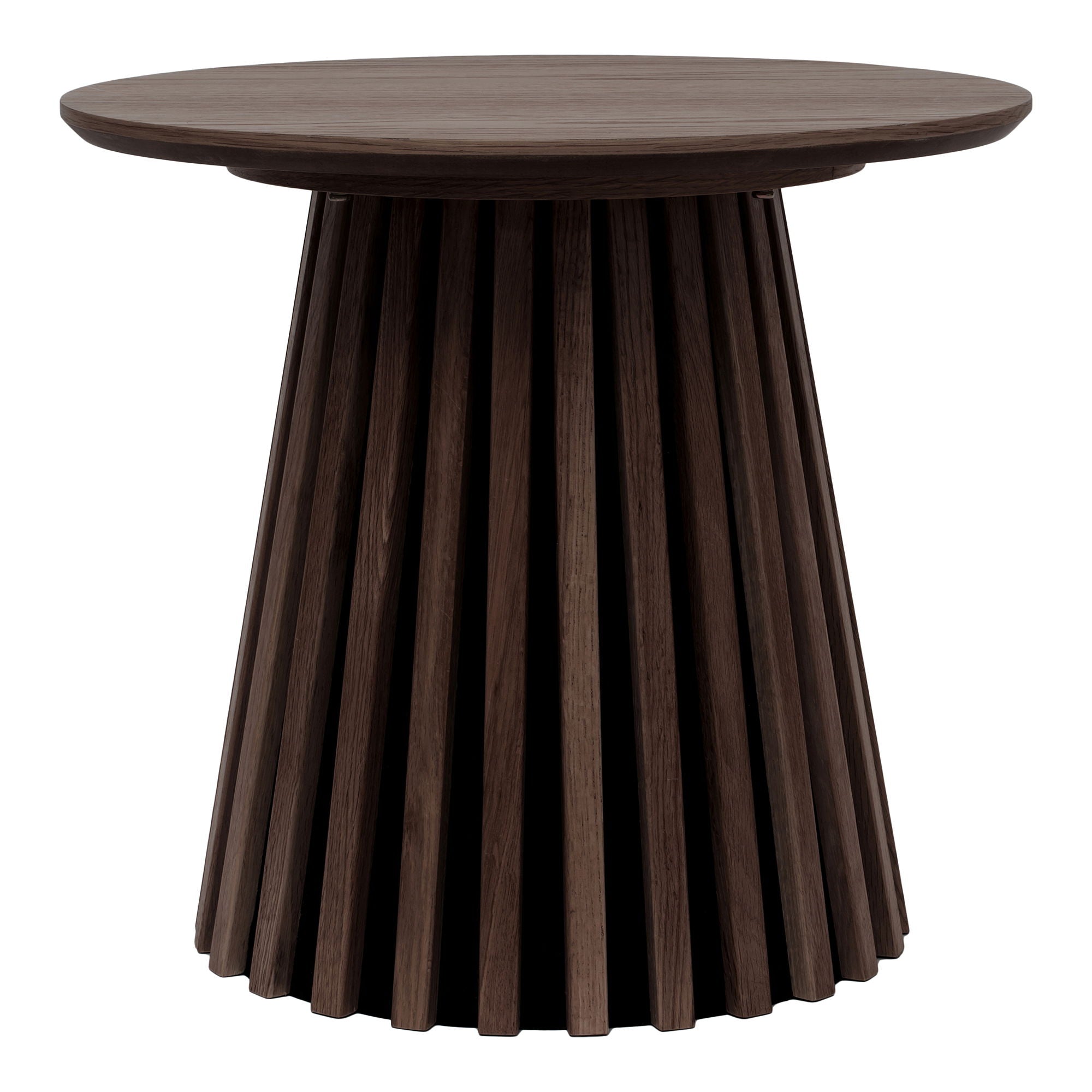 Detail van geribbeld conisch onderstel van de House Nordic Osaka bijzettafel in gerookt eikenfineer, met diepe houtnerf en matte finish